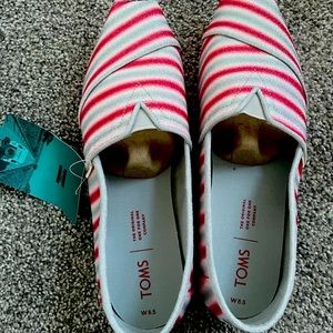 Woman’s Toms Classic Alpargata slip-ons. Size 8.5